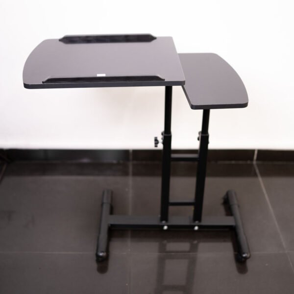 MESA DE TRABAJO CON RODACHINES